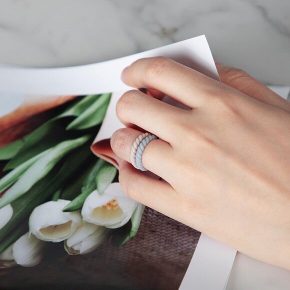 Stylish Stackable Rubber Rings for Women - Elegant Silicone Wedding Bands - Picture 4 of 6